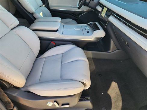 New 2025 Lincoln Navigator Reserve image 13