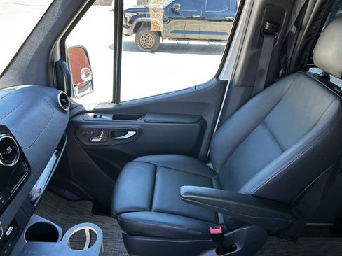 Used 2022 Mercedes-Benz Sprinter 2500 image 8