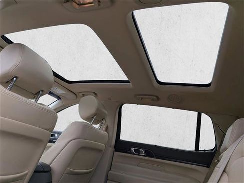 Used 2013 Lincoln MKT AWD image 20