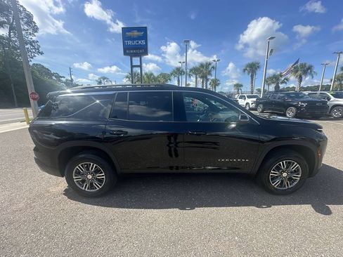 Used 2025 Chevrolet Traverse LT FWD image 17