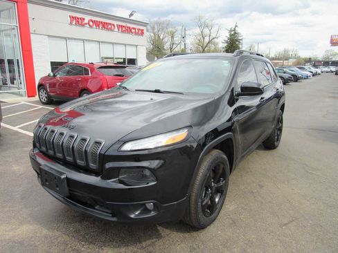 Used 2016 Jeep Cherokee Latitude image 1