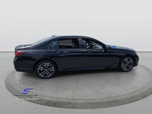 Used 2020 BMW 750i xDrive w/ M Sport Package image 10