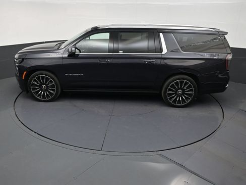 Used 2026 Chevrolet Suburban High Country AWD/4WD image 13
