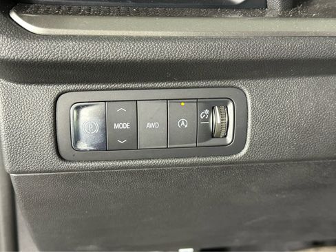 Used 2024 Chevrolet Traverse LT w/ Enhanced Driving Package image 16