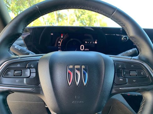 Used 2025 Buick Envista Sport Touring image 25