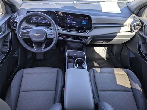 Used 2025 Chevrolet Equinox LT w/ Convenience Package II image 16