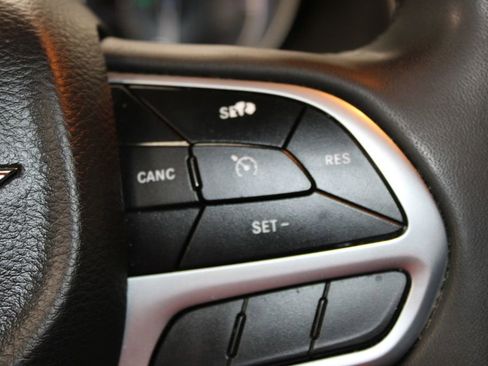 Used 2023 Chrysler 300 Touring AWD/4WD image 43