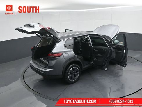 Used 2025 Nissan Rogue SV FWD image 49