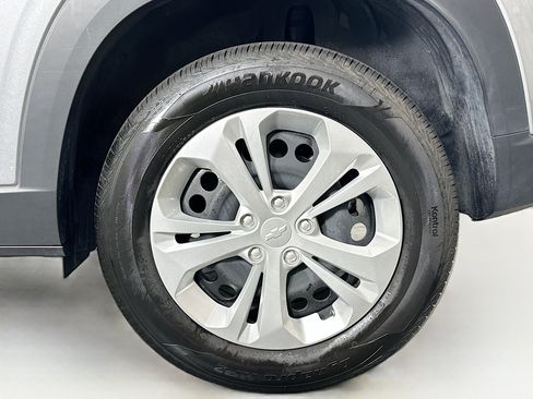 Used 2025 Chevrolet Trax LS image 11