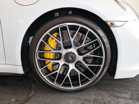 Used 2015 Porsche 911 Turbo S w/ High-end Infotainment Package AWD/4WD image 34