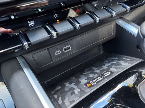 Used 2023 Chevrolet Colorado Z71 w/ Z71 Convenience Package 2 image 23