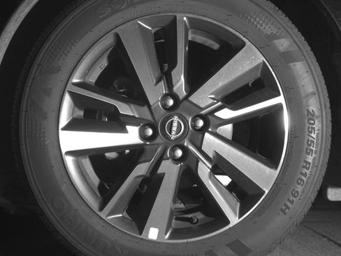 Used 2025 Nissan Versa SV image 12