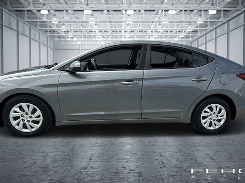 Used 2020 Hyundai Elantra SE FWD image 2