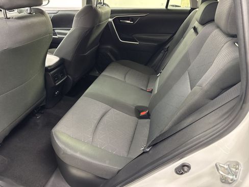 Used 2025 Toyota RAV4 XLE AWD/4WD image 36