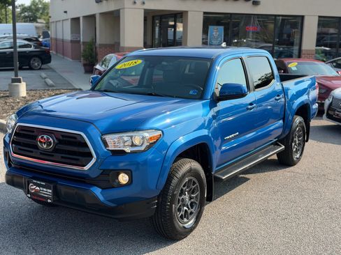 Used 2018 Toyota Tacoma SR5 RWD image 2