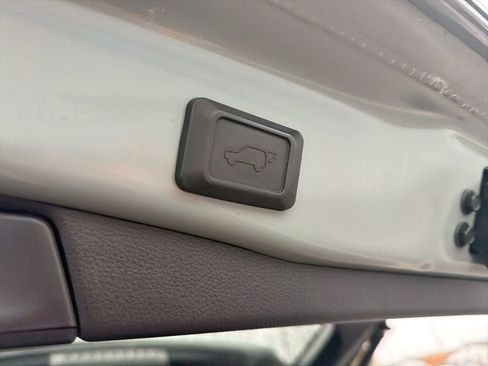 Used 2019 Toyota RAV4 XLE image 23