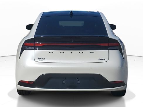 Used 2025 Toyota Prius FWD image 5