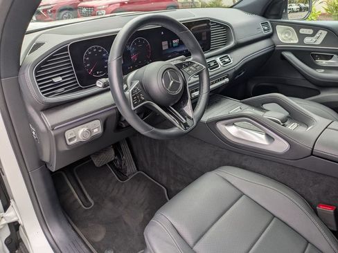 Used 2025 Mercedes-Benz GLS 450 4MATIC image 15