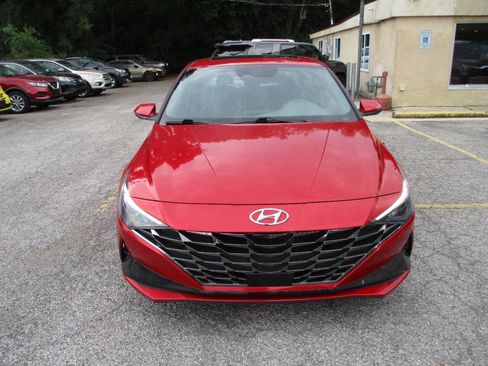 Used 2021 Hyundai Elantra SEL w/ Convenience + Premium Package FWD image 11