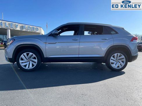 Used 2021 Volkswagen Atlas Cross Sport SE w/ Panoramic Sunroof Package image 2