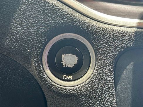 Used 2017 Dodge Charger SE RWD image 40