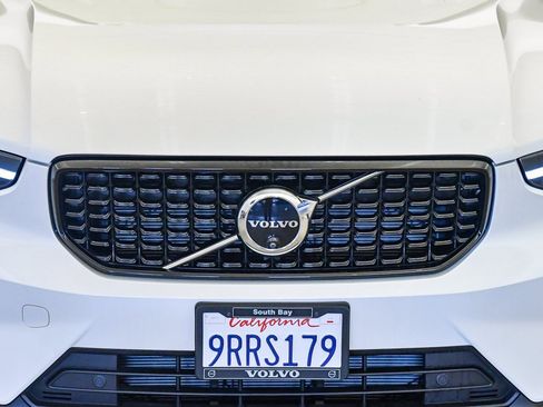 Certified 2025 Volvo XC40 B5 Plus w/ Climate Package image 7