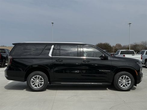 New 2026 Chevrolet Suburban LT image 3