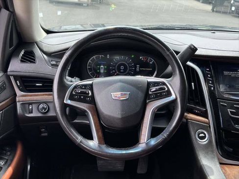 Used 2018 Cadillac Escalade Premium Luxury AWD/4WD image 17