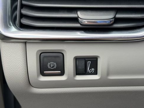 Used 2021 Cadillac XT4 Premium Luxury FWD image 16