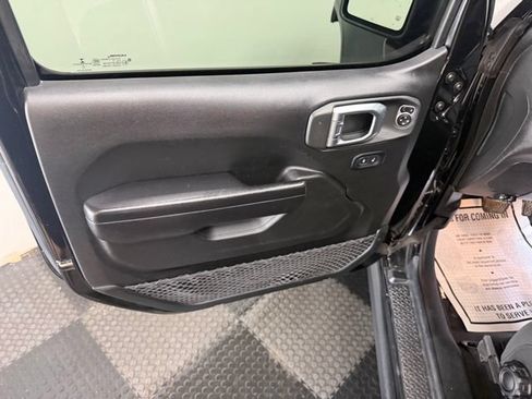 Used 2021 Jeep Wrangler Rubicon w/ Cold Weather Group AWD/4WD image 20