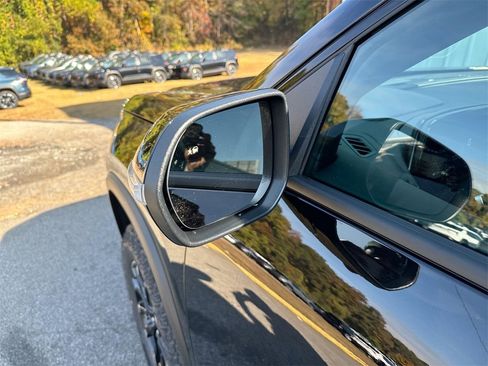 New 2026 Chevrolet Traverse Z71 image 11