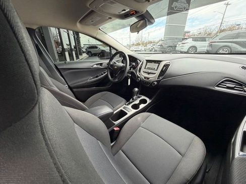 Used 2018 Chevrolet Cruze LS image 11