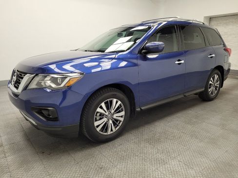 Used 2018 Nissan Pathfinder S image 2