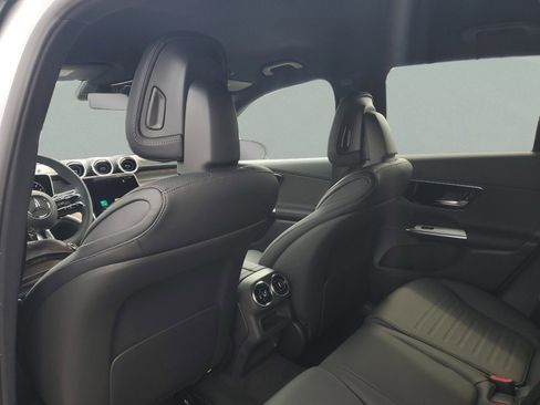 Used 2026 Mercedes-Benz GLC 300 image 12