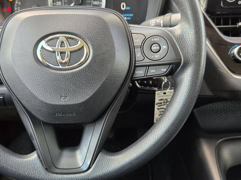 Used 2022 Toyota Corolla LE FWD image 22