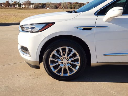 Used 2021 Buick Enclave Essence w/ Sound and Sites Package image 9