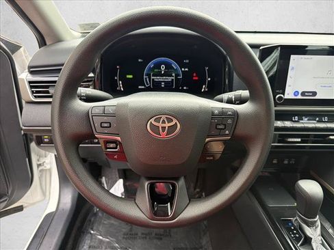 Used 2025 Toyota Camry LE w/ Convenience Package FWD image 14