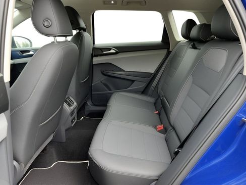 Used 2023 Volkswagen Taos SE w/ Panoramic Sunroof Package AWD/4WD image 7