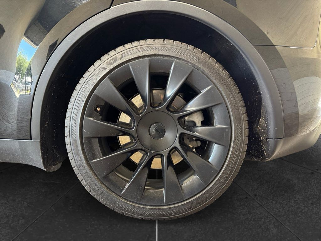 Used 2021 Tesla Model Y Long Range AWD/4WD image 32