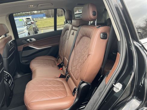 Used 2024 BMW X7 xDrive40i w/ Executive Package image 25