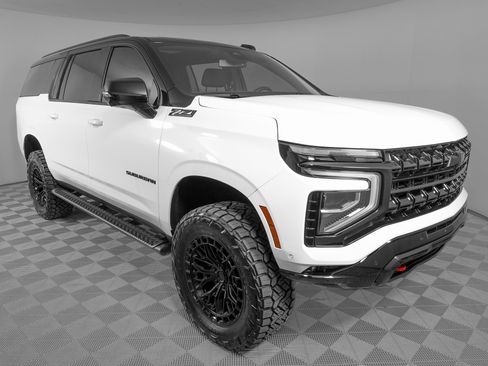 Used 2026 Chevrolet Suburban Z71 w/ Comfort Package image 4