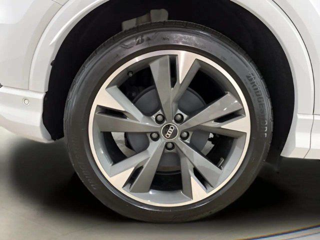 Used 2024 Audi Q4 e-tron Premium Plus w/ Premium Plus AWD/4WD image 98