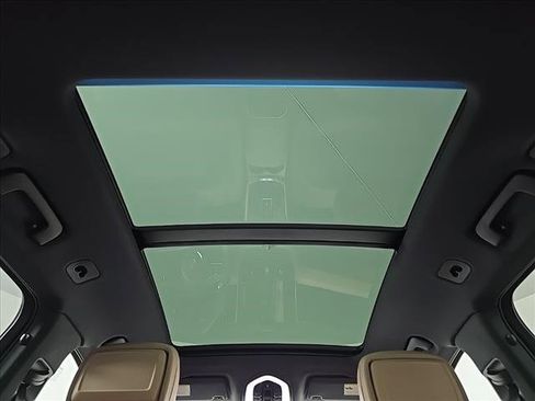 Certified 2025 Porsche Macan image 25