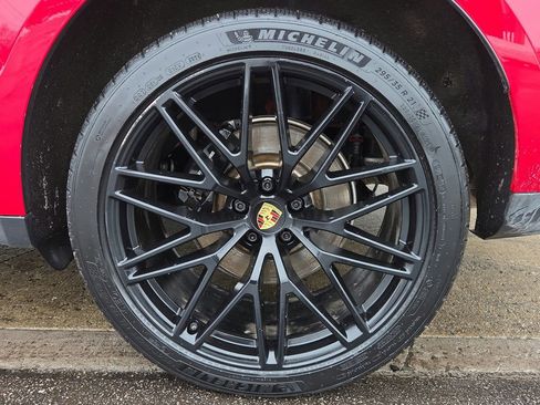 Certified 2022 Porsche Macan image 24