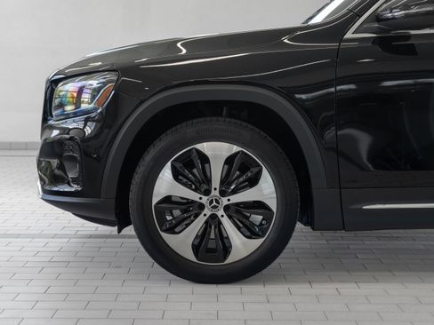 Used 2024 Mercedes-Benz GLB 250 GLB 250 w/ Exclusive Package image 4