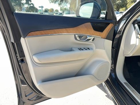 Used 2022 Volvo XC90 T6 Momentum w/ Advanced Package image 8