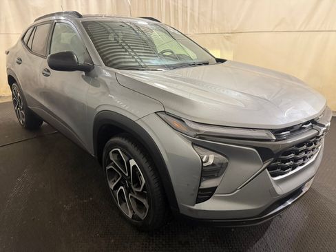 Used 2024 Chevrolet Trax RS w/ Sunroof Package image 14