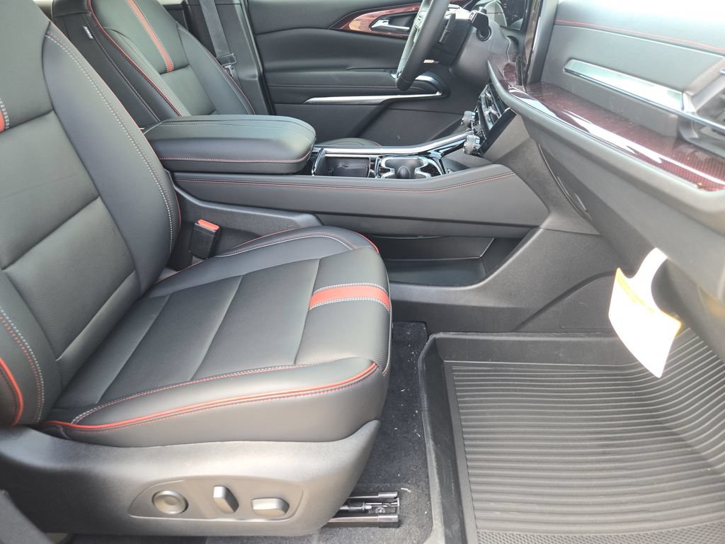 New 2027 Chevrolet Traverse RS w/ LPO, Floor Liner Package FWD image 11