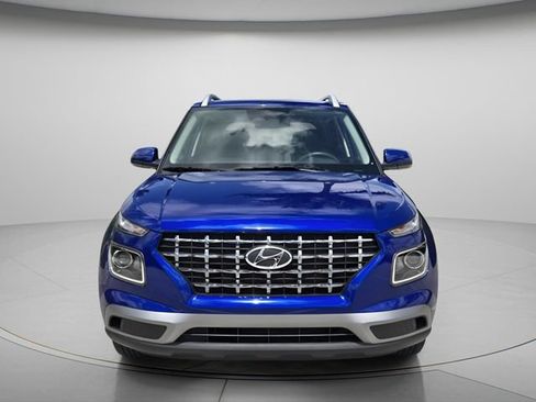 Certified 2025 Hyundai Venue SEL FWD image 4