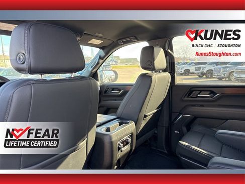 Used 2025 GMC Yukon XL Denali image 36